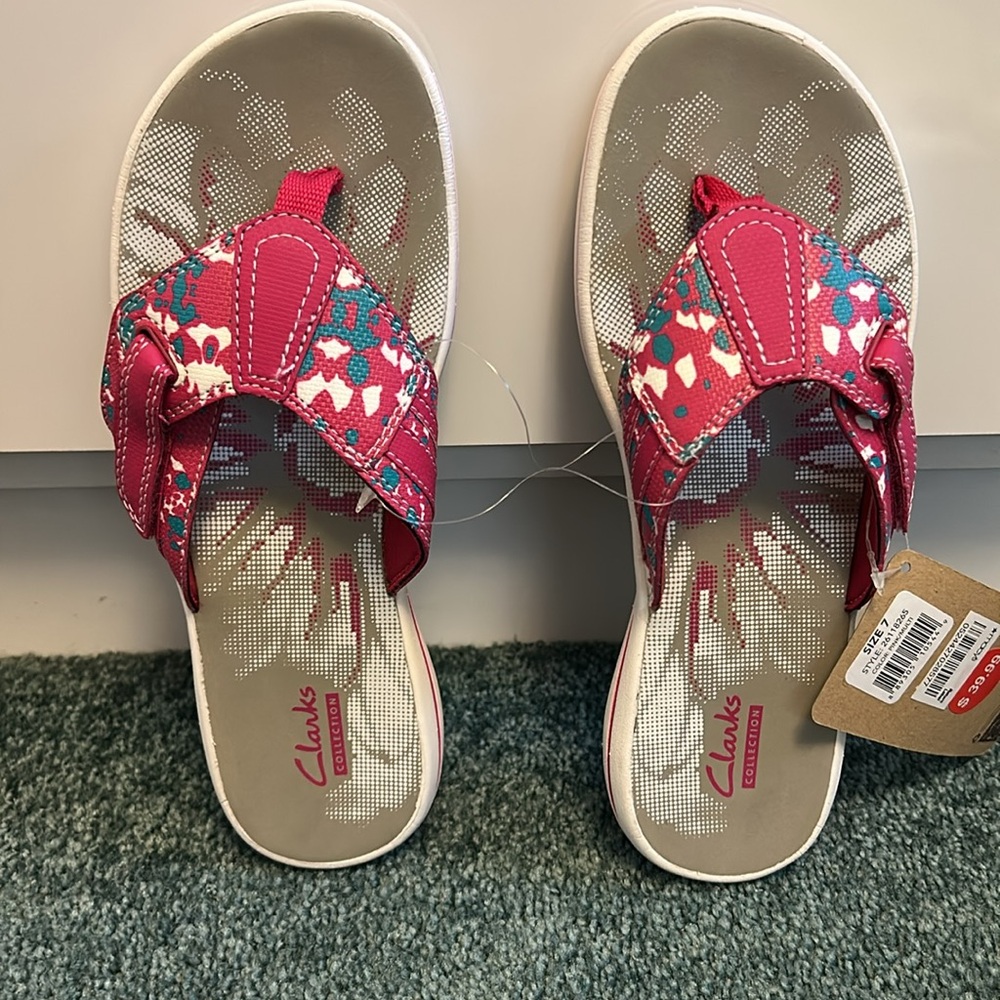 Clarks Pink and White Sandals for Everyday Comfort size 7 NWT